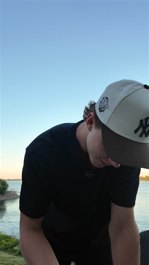 Maverick Lamoureux du Mammoth de l'Utah ouvre une Engrained 2023-24! 🦣 🏒🔥 | Collect-Edition