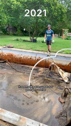 Our pool has never been this colour 🥴 #poolcleaning #pool #diyprojects