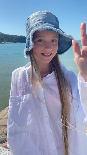 model Elizabeth on Instagram: "magic 🤩⭐️👏"