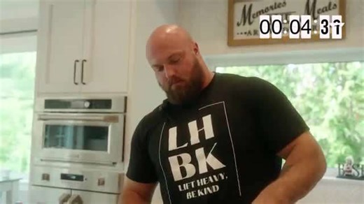 How I make a 1,500 calorie strongman breakfast in under 10 minutes