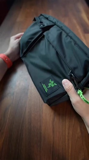輕裝上陣，戰力全開 ⚡ Razer Joro Razer Handheld Dock Chroma 把你的 Switch 2 變成真正的行動電競基地 🎮 隨時開玩：https://www.razer.com/tw-zh/gaming-keyboards/razer-joro | Razer