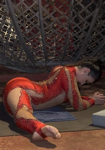 Some of the important parts of my contortion warm up. #fyp #contortionist #acrobatics #stretching #flexibility