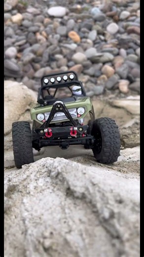 Dead bolt crawling! 🔥 #hillclimb #automobile #axial #outdoors #offroad #toys @RigidrockRC-53