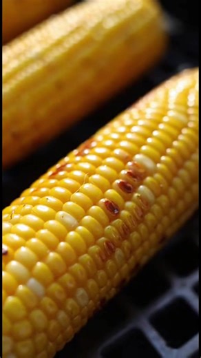 🎇 Fourth of July BBQ Chicken Bowl with Corn on the Cob 🇺🇸 Ingredients: • 4 boneless, skinless chicken thighs or breasts • 1/2 cup BBQ sauce (smoky or sweet) • 1 tbsp olive oil • 1 tsp smoked paprika • Salt & black pepper to taste • 2 fresh ears of corn, halved • 1 tbsp butter • Pinch of salt • 2 cups cooked white or brown rice • 1 cup cherry tomatoes, halved • 1 avocado, sliced • 1/4 cup red onion, thinly sliced • 1/2 cup shredded cabbage or lettuce • Pickled jalapeños or cucumbers (optional)