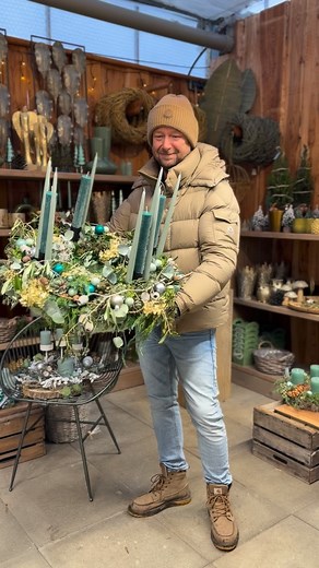 1.8K views · 781 reactions | Jeder Kranz ist ein Unikat und verbindet natürliche Materialien mit zeitgemäßem Design. #christmas #advent #style #florist | Pflanzen Peikert | Facebook
