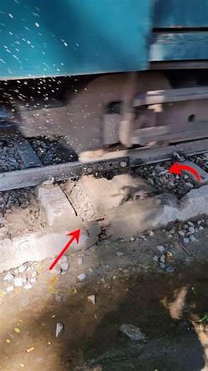 Sleeper Dancing & CLY Pumping. || #viral #train #railtrack #shorts #trending #railway #rail #rails