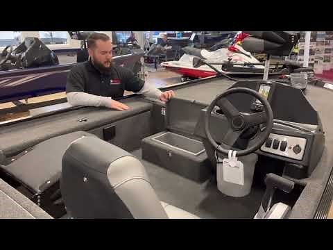 Crestliner 1600 storm walk through