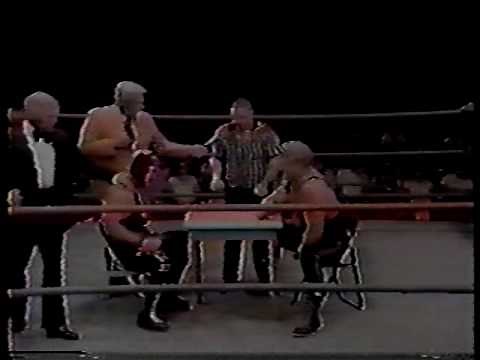 Arm Wrestling Challenge Larry Hennig vs Super Destroyer II (Sgt. Slaughter)