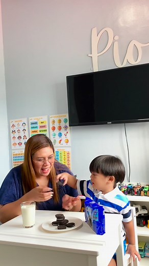 Back to school na with Oreo para fun ang baon ni Pio! Get the new OREO TRIAL PACK with 6 single packs, perfect pambaon! #OREO #SchoolFunWithOREO | Mommy Ayek