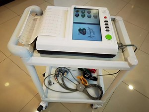 [Hot Item] Portable Vital-Sign ECG ICU Multi-Parameter Patient Portable ECG EKG/Best Price Hospital Cardiac Monitoring Equipment 12 Channel Digital Electrocardiogram