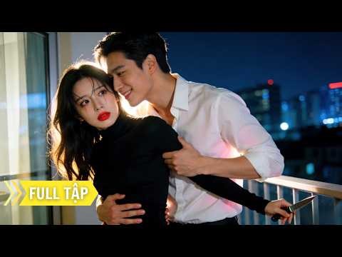 Vừa xuyên không đã cầm dao ám sát trùm phản diện cô gái tìm mọi cách thoát án tử