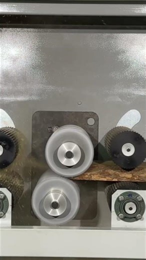 Intelligent wood cutting machine #sawmill #woodworking #ripsaw #wood