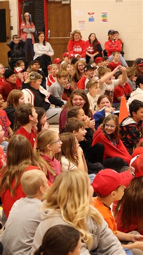 Meramec Heights Elementary played host to World Series Champion Kyle McClellan and Fredbird today! As you can see...Fredbird kind of stole the show. #FoxC6Strong | Fox C-6 School District