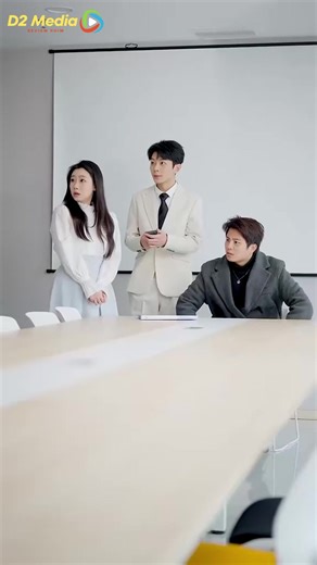 1.3M views · 31K reactions | C.Trai q-u-è bị tài xế taxi k-h-i-n-h t-h-ư-ờ-n-g đ-u-ổ-i ra khỏi xe may mắn được cô gái xinh đẹp đến giúp | NPL Review Phim | Facebook