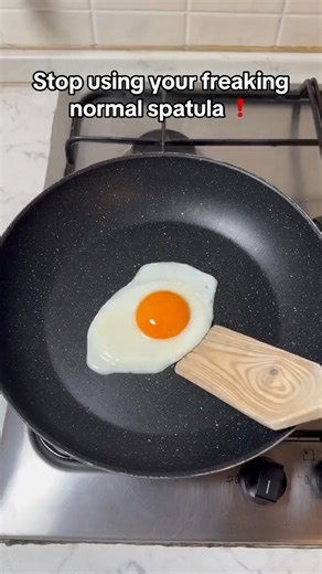 🍳🍳The Egg Flipper Spatula Tongs is a clever two-in-one kitchen tool that combines the functions of tongs and a spatula. Whether flipping pancakes, cooking eggs, or handling delicate ingredients like fish fillets, it securely grips food without damaging it. Its non-stick coating and heat-resistant design make cooking and cleaning effortless. | Astonishie-LI