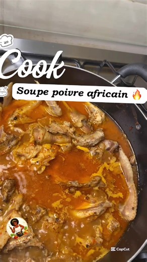 La vraie soupe au poivre africain avec pondeuse ! 🔥🍲 Un bouillon bien relevé, riche en épices africaines, avec une pondeuse bien tendre qui fond dans la bouche… 😍 Un plat puissant, parfumé et réconfortant qui réveille toutes les papilles ! Qui peut finir ce plat bien pimenté ? 😏🔥#cuisinerapide #sauceaupoivre #africanfood #pourtoiii #cotedivoiretiktok🇨🇮