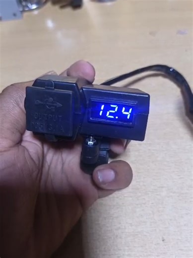 USB Charger with Voltmeter for Efficient Charging