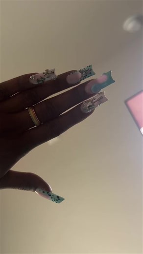 BIG HOLLY (@hollyhood31)’s videos with Moesha Diary - Laura