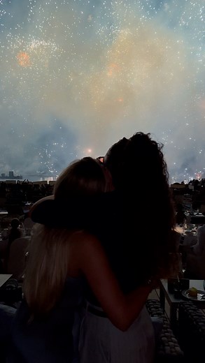 CHARLÈNE&FRANCESCA on Instagram: "✨ Regarder ce bouquet final du feux d’artifice de l’Italie, accompagné de « Nessun dorma » de Puccini en fond sonore, avec l’amour de ma vie… moment magique ✨凉梁"