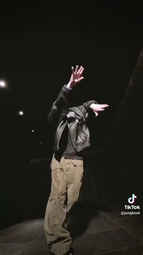 Eu só queria um tutorial, como ele edita assim? Dança demais 💜 #Jungkook #BTS #JK
