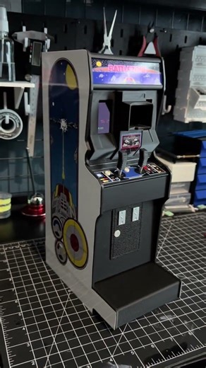 1/6 Scale Battlezone — Vector Graphics in Miniature