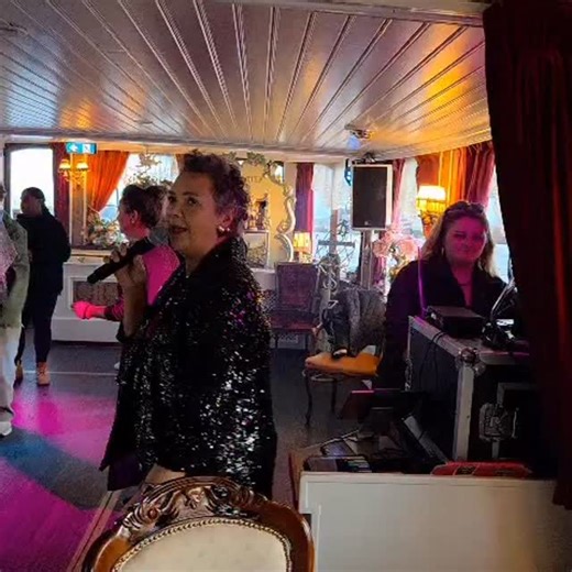 41 reactions · 8 comments | En als ik dan van de Jordanese...