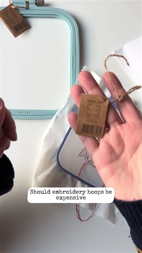 What’s the best hoop you found for less than two euros? This is mine, it’s not an ad for the store, just an honest review. I bought these in the offline store and don’t see them in the online store at all. By the way, do you need a checklist of things to do to check the hoops in the store? Let me know in the comments PS. I checked on a thicker fabric, and it still didn’t hold #embroideryhoop #handembroidery