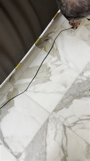 Réparation TV à domicile tunisie on Instagram: "Après la réparation smart TV Samsung Curved 49 pouces K6500 changement un seul barre (matrice de LED ) 64 lampe"