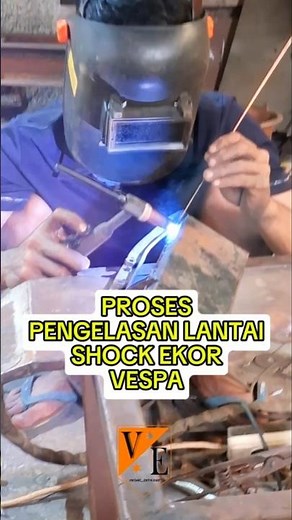 RUSTY FLOOR PAN ON A VESPA NEEDS WELDING⁉️ Vespa Super Sprint PTS VBB PX Excel Original Restorati...