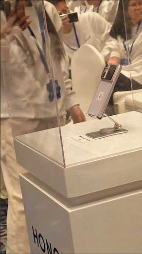 Honor Robot Phone has been officially unveiled! 🤖