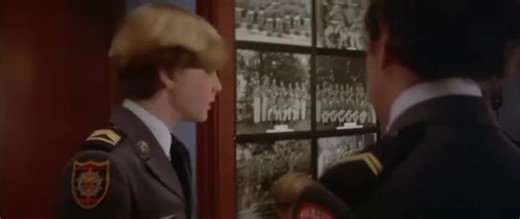 Damien vendo a treta: cabou a palhaçada aqui caramba! quem é tu pra bater no meu primo peste! 😒