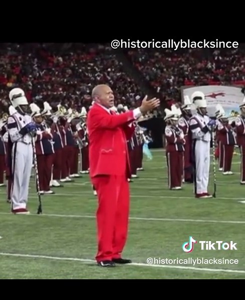 Lenny Williams Performs with SC State University Band