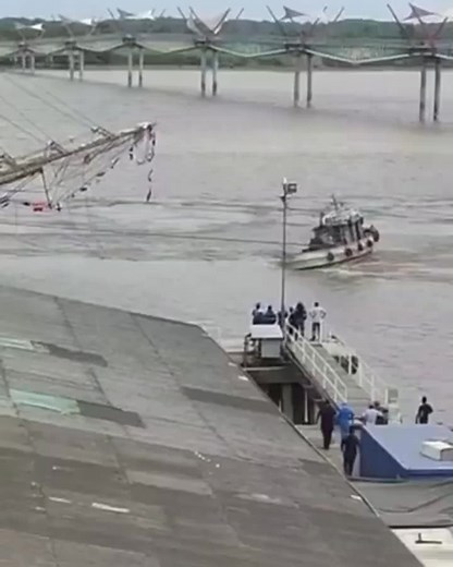 Tugboat capsized 🤔 #marineworld #seafererslife #sealife #cadets #voyage #oilfieldservices #navigation #sailinglife #captain #sailors | Sea Marine