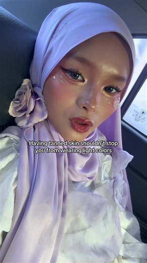 Embrace Light Colors with Tanned Skin