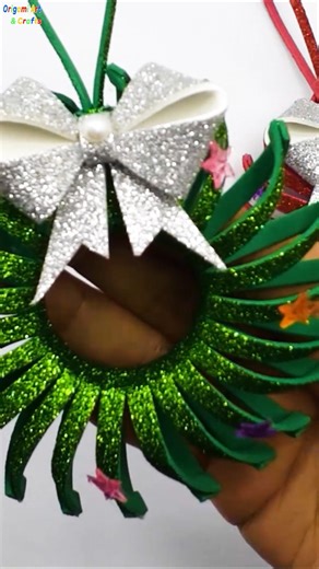 🎄Learn how to make a beautiful Christmas wreath using simple paper crafting techniques! This easy DIY paper wreath is perfect for front door décor, wall decoration, or holiday home styling.🎄 #handmade #Christmas #decor #short | Origami Art & Crafts