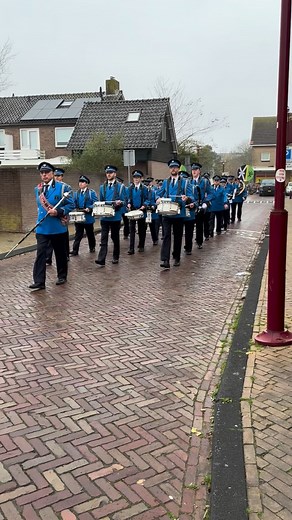 Afgelopen zaterdag, onderweg naar een warme chocomel! 💙☕️ #rockanje #voorneaanzee #orkest #orchestra #marchingband | Muziekvereniging ‘Ons Genoegen’ Rockanje