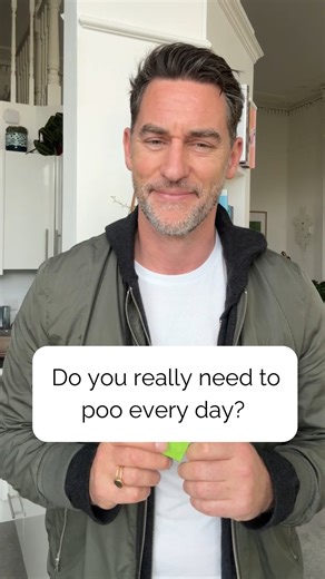 💩 Do you really need to poo every day? Let’s clear this one up properly. There’s a common myth floating around that you must have a bowel movement every single day to be healthy — but the truth is, everyone’s gut has its own natural rhythm. Daily isn’t the gold standard — regularity is. 🧠 A 2017 study published in the American Journal of Gastroenterology looked at over 4,700 healthy adults and found that anywhere from three times a day to three times a week is completely normal. What matters i