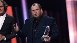 CMA Awards: Luke Combs wins top honor, late Loretta Lynn paid tribute
