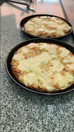 Fugazza con Queso: La Pizza de Cebolla que es un Clásico en Argentina