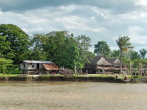 Papua New Guinea - Life along the Sepik River