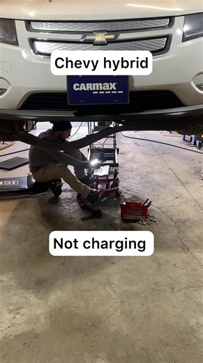 A new battery on Chevy Volt is a very expensive replacement [7338266576010890539] #chevy#ford#engine#hybrid#mechanic | Tomson | Facebook