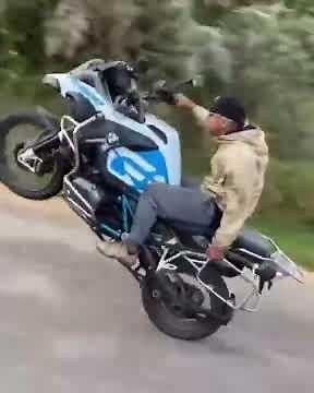 BMW GS1200 Amazing Wheelies..🔥😱