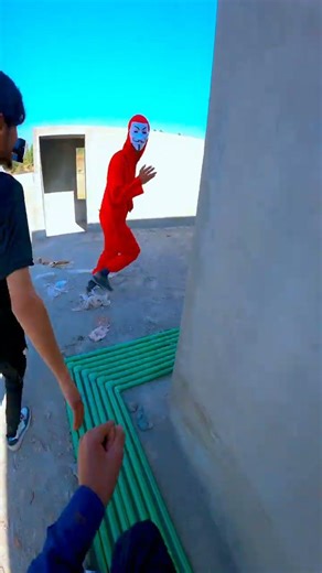 MONEY HEIST Real Life Rooftop Escape! 🚨🏙️ #Freerunning #parkour #rooftop #shorts #povrun