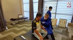 Trigger Finger and Body Adjustments. CLM Tit Tar Method by Master Chris Leong 👍🏼👌🏻😜💪❤️🎊 https://direct.me/cl328 #Masterchrisleong #bonesetting #tittar #tabibtulang #clm #clmethod #sunwaydamasara #midvalley #drchris #datochris #跌打 #chris #datoserichris #setiaalam #sripetaling #bone #tulang #leong #梁潤江 #ampang #clmjakarta | Chris Leong