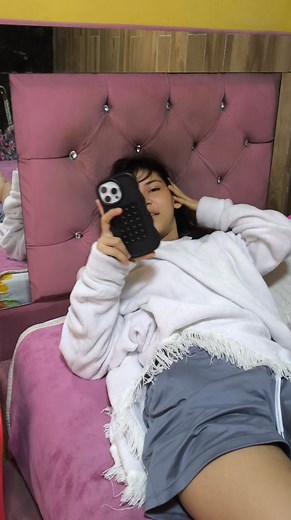 2.5K reactions · 63 shares | Quien más como supermaleja colocarse un poncho para prender el aire 藍藍藍 #yinalisbeth #videoviralシ #viralreels #ᴘᴀʀᴀᴛɪ #seguidores #humor #reels #mamitalinda | Yina Lsbeth Rueda | Facebook