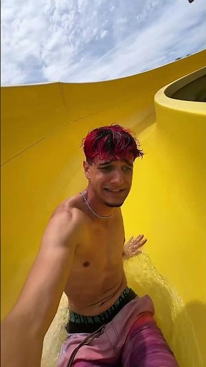 Me quedo atascado en una atracción😰