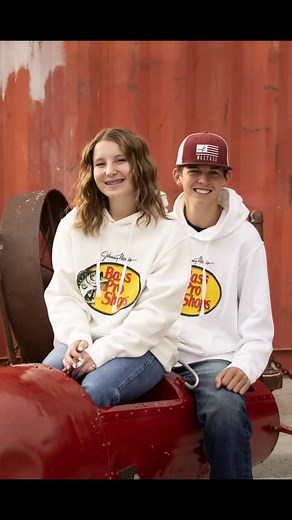 13 reactions | Sadie's PHS 2025! Love you my Ry @rylinbates7 So happy I got to spend time taking pictures with you!!! Thank you my awesome friend @lacey_marvin_ ♥️ | Heidi Miller Bates | Facebook