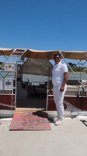 You can only experience the joy of reaching the beach in 5 minutes by a pleasant boat ride, not by walking, only in Trendy Lara. Erleben Sie in Trendy Lara das Privileg den Strand nicht zu Fuß, sondern mit einer angenehmen 5 minutigen Bootsfahrt zu erreichen. Plaja yürüyerek değil de, keyifli bir tekne yolculuğu ile 5 dakikada ulaşmanın güzelliğini sadece Trendy Lara'da deneyimlersiniz. Instagram: bit.ly/trendylarainstagram Booking: http://bit.ly/trendyhotelslara #TrendyLara #TrendyHotelsTR #Vis