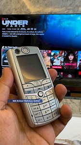 Motorola C975 ! ব্যাকে বিশাল স্পিকার, ফ্রন্ট ক্যামেরা, পাওয়ারফুল ফ্ল্যাশলাইটসহ ব্যাক ক্যামেরা, SD card Slot সহ নানান সব সেরা ফিচারে ভরপুর ২০০৪ সালের একটি ফোন। ২০ বছর পরেও নতুনের মত আছে আমার ভিনটেজ মিউজিয়ামে 😊 | Md. Anisur Rahman Sohel