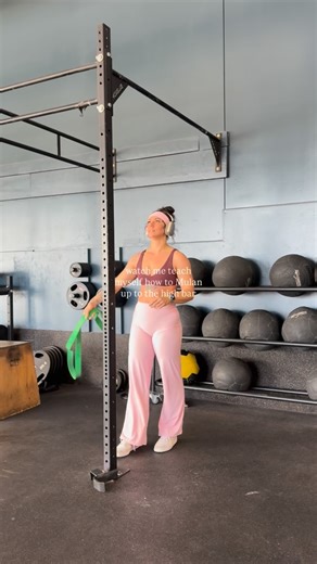 Why use a box when you can Mulan your way up??? 👊 To all my fellow 90s babies how is your training like a warrior princess era going? 👑⚔️ & thanks to @oneractive for proving you can be a baddie and a weapon in the gym at the same exact time. 💅🏼 #mulan #letsgetdowntobusiness #gymgirl #fantasytraining #assassinacademy #cosplay #pullupbar #movementcoach #flexibility #backbend #scorpion #upperbody #oneractive | Hey, It's Taylor J